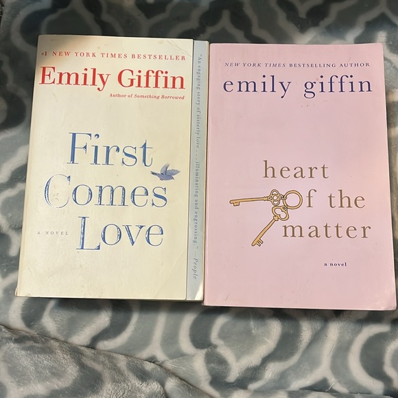 Emily Giffin Book Bundle - Picture 5 of 6
